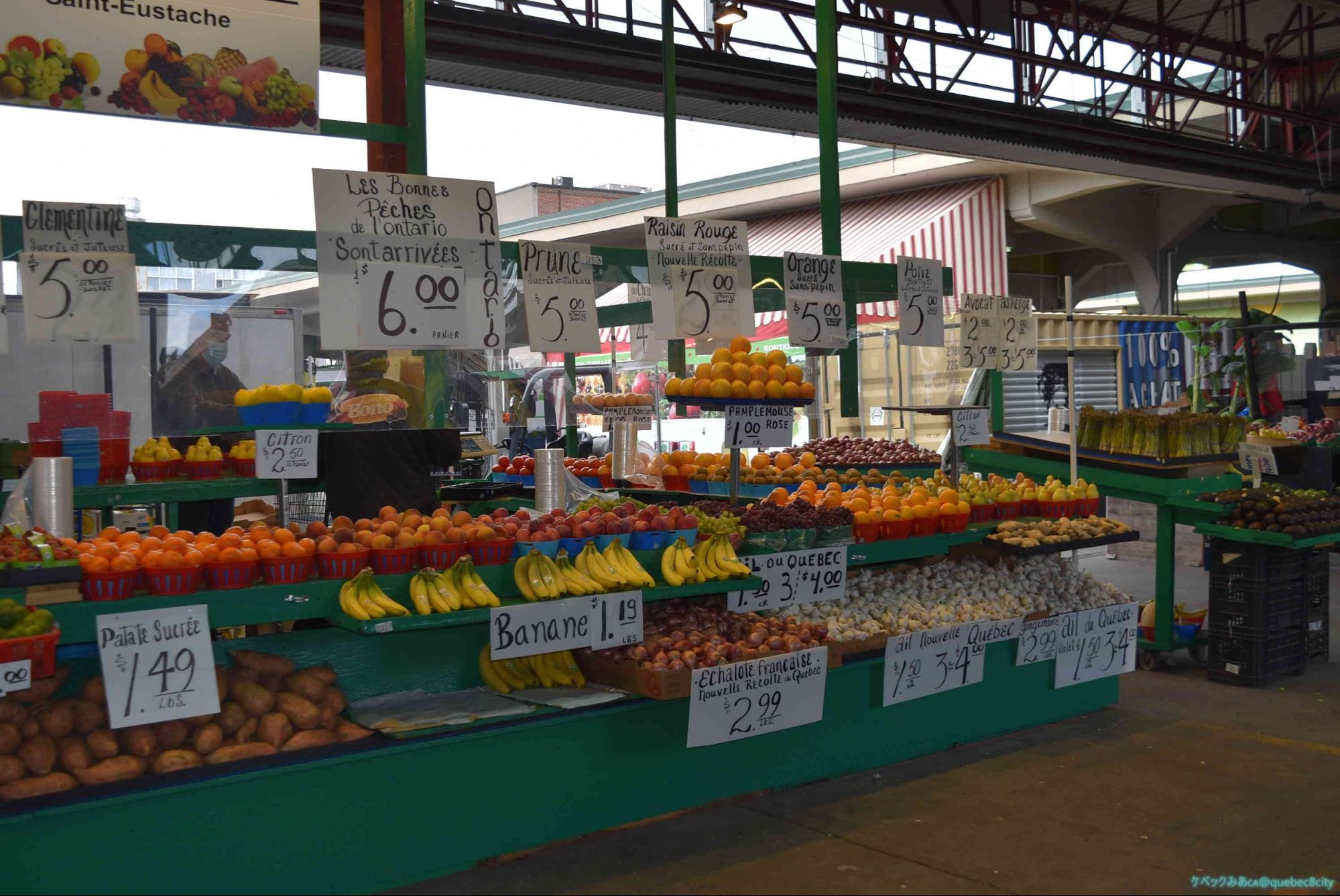 ジャンタロン市場のフルーツ売り場
