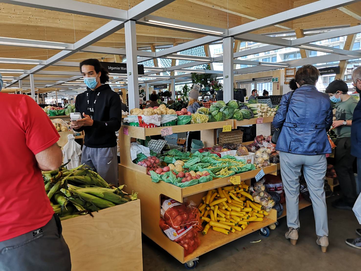 ソントフォワ市場の野菜売り場